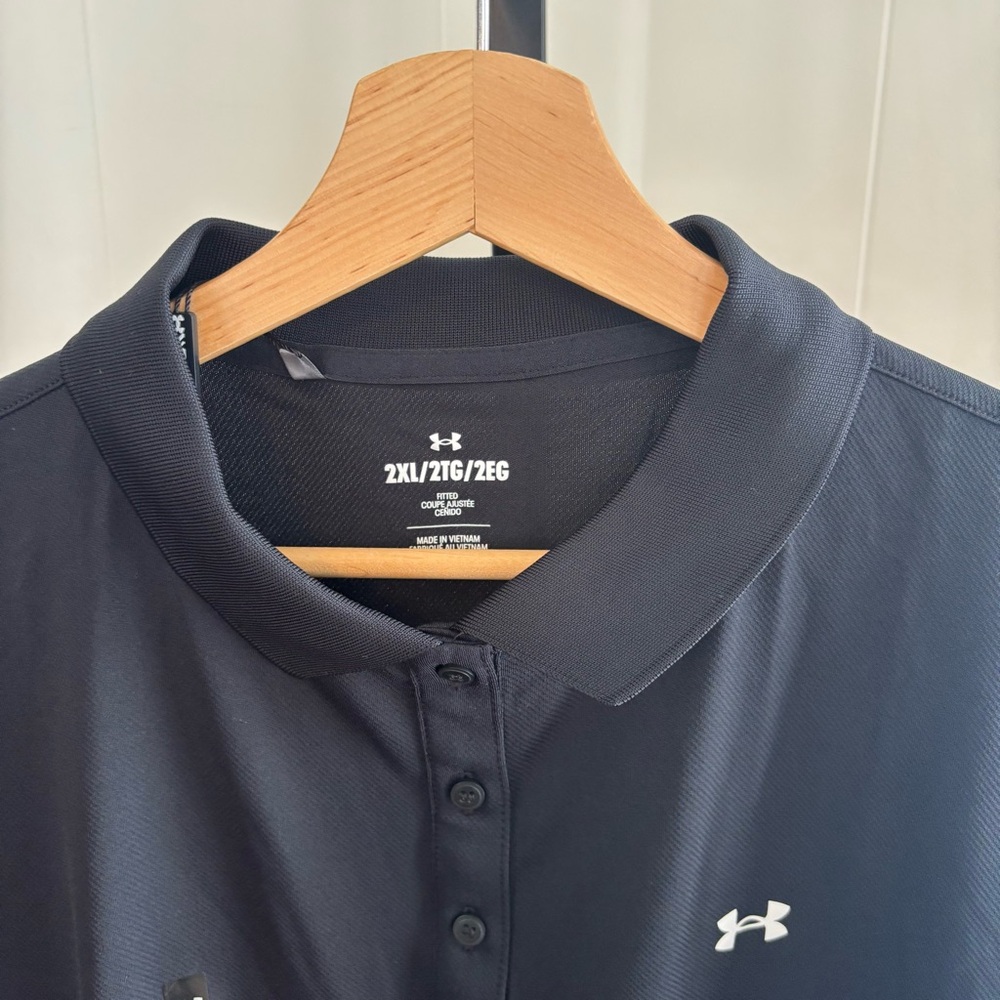 Under Armour NWT Black Short Sleeve Sporty Activewear Golf Polo Shirt Women 2XL